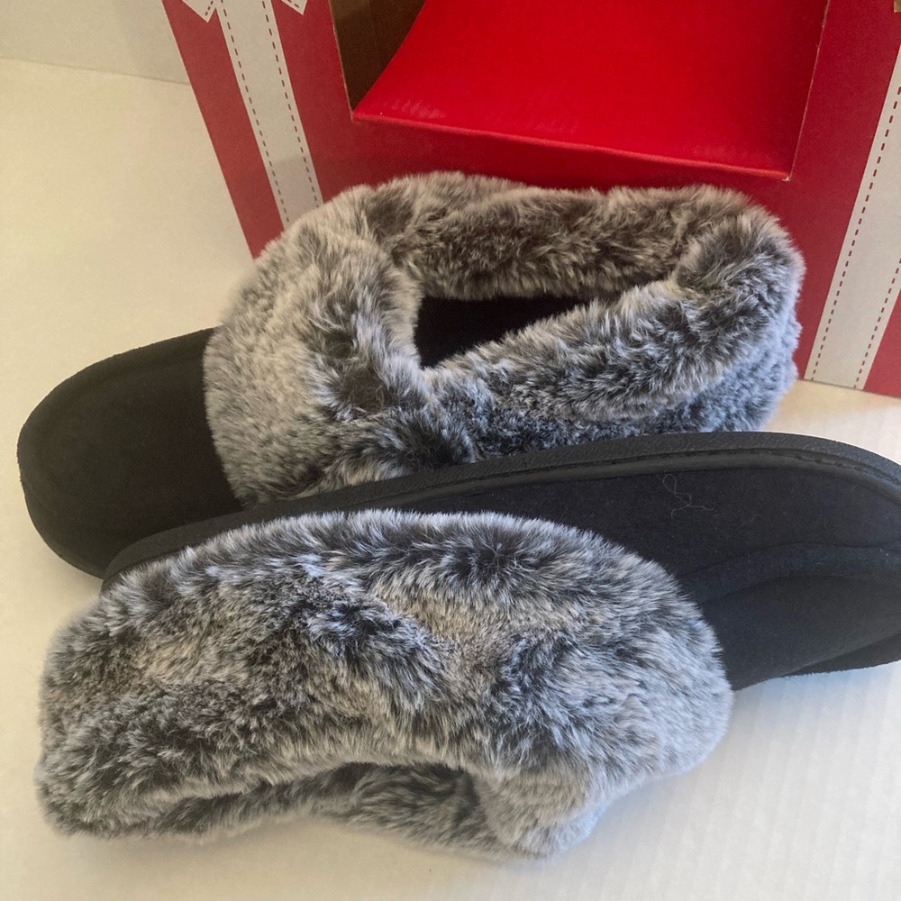 Charter Club Cozy Women's Black Slipper with Gray Faux-Fur Cuff - Picture 3 of 6